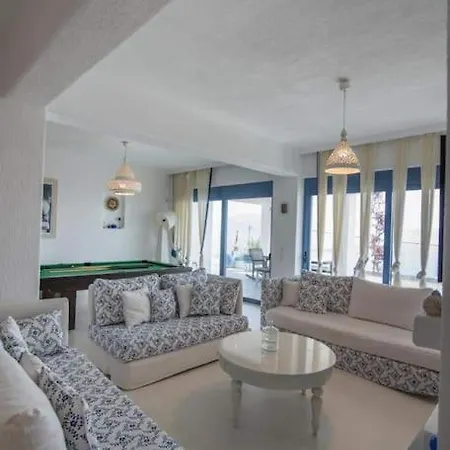 Βίλα White-blue Luxury 1 Pefkali